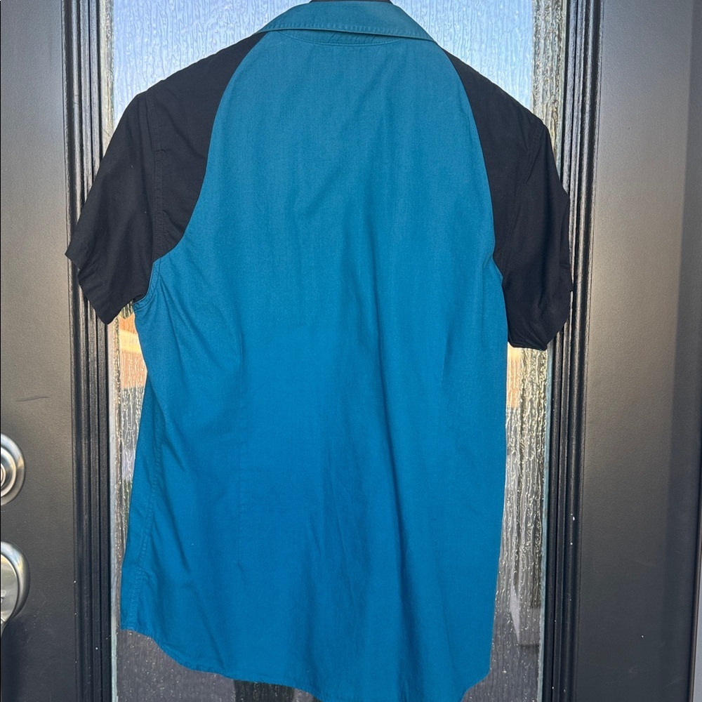 GUESS Men's Blue and Black Casual Shirt - Picture 6 of 6